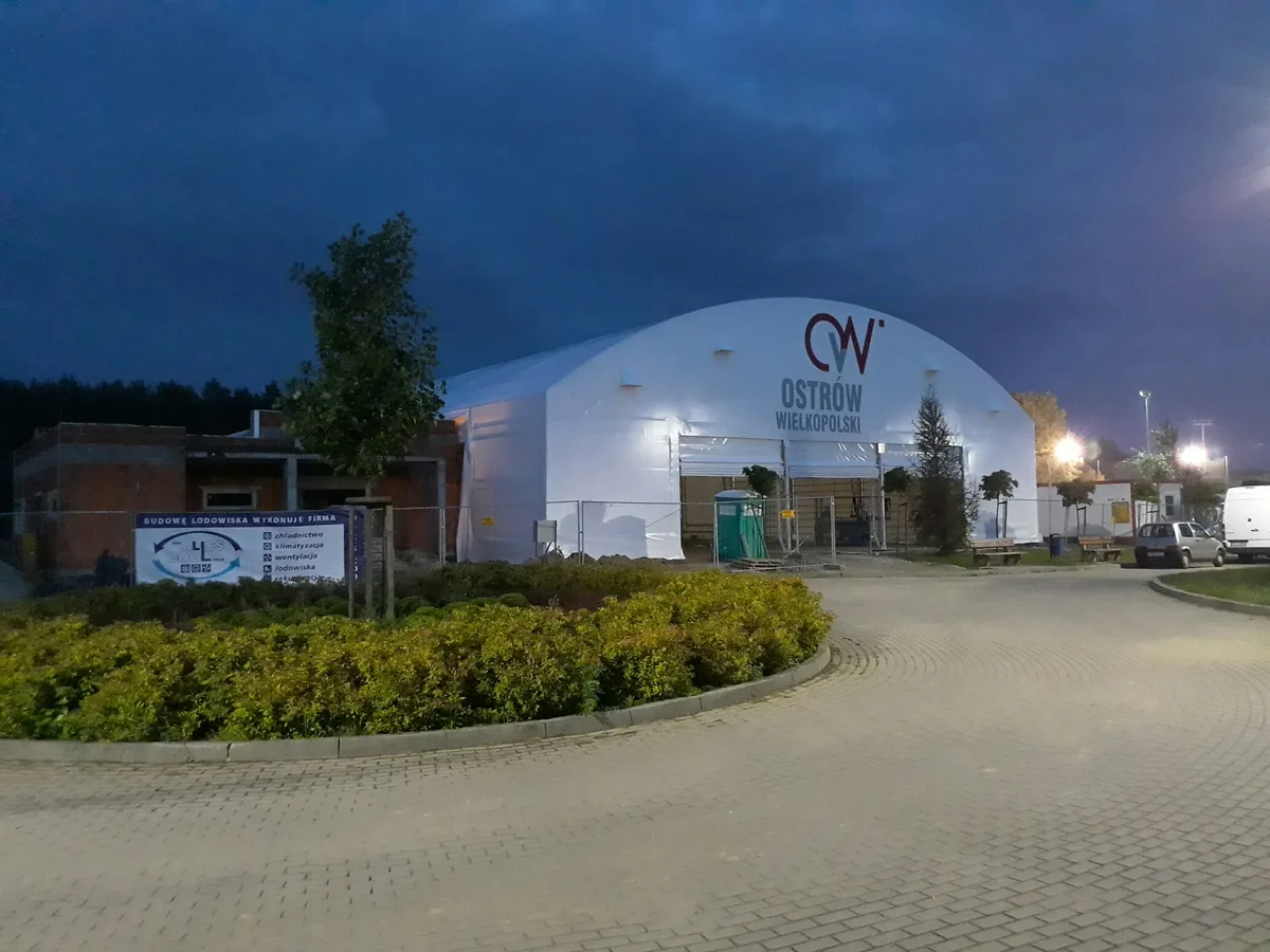 Hala wielospadowa — Ostrów Wielkopolski